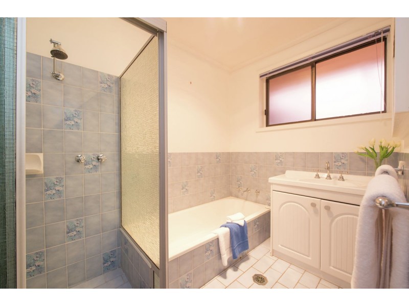 377 Poplar Drive, Lavington NSW 2641
