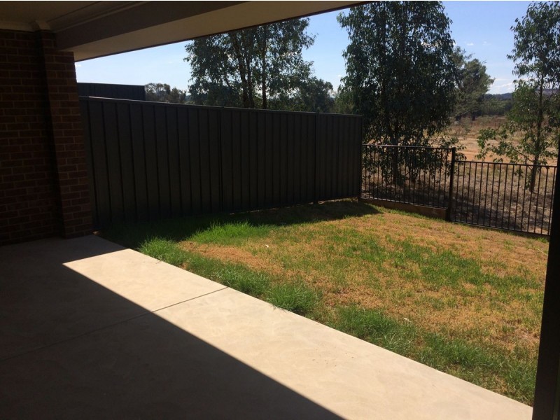 6 Barnett Ave, Thurgoona NSW 2640