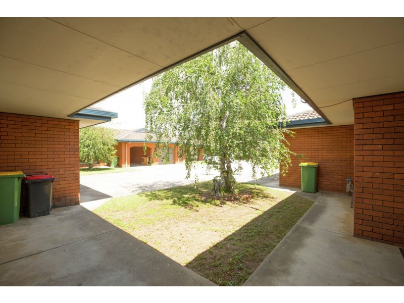 4/432 Kotthoff St, Lavington NSW 2641