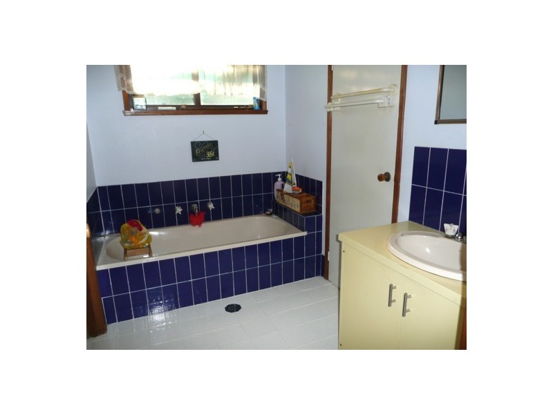 2 Sugargum Rd, Thurgoona NSW 2640