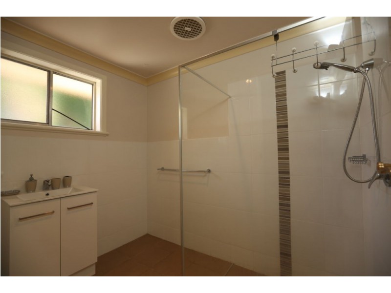 142 Benyon Street, East Albury NSW 2640