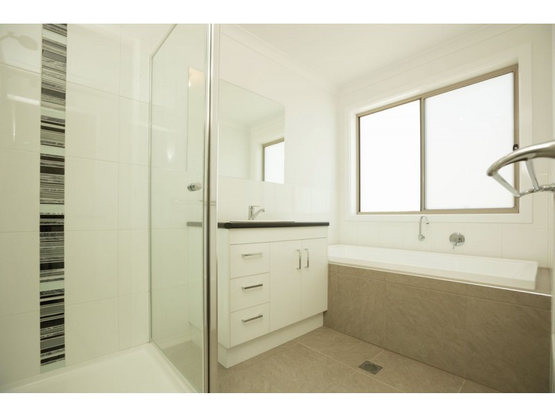 72 Wellington Drive, Thurgoona NSW 2640