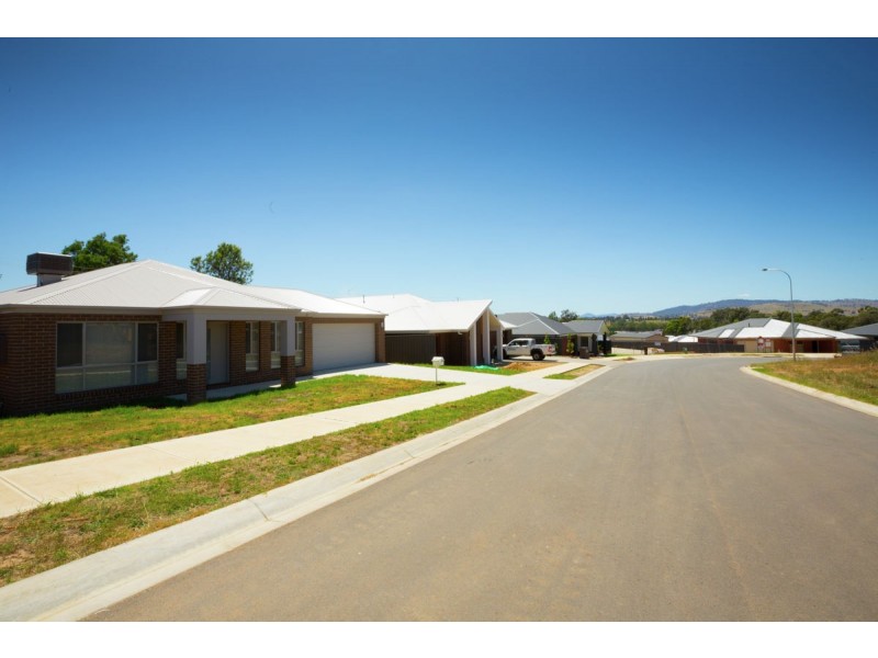 72 Wellington Drive, Thurgoona NSW 2640