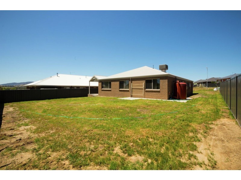 72 Wellington Drive, Thurgoona NSW 2640