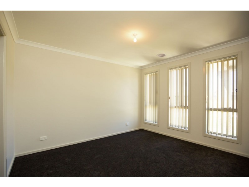 72 Wellington Drive, Thurgoona NSW 2640