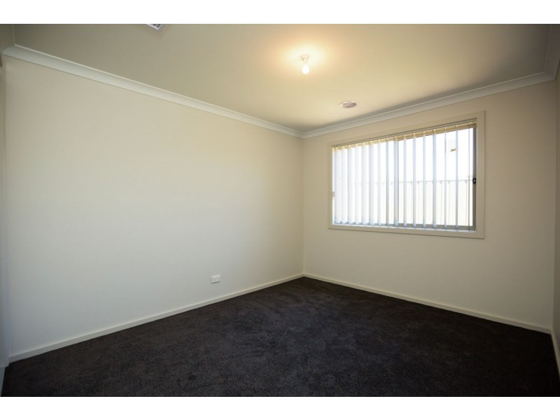 72 Wellington Drive, Thurgoona NSW 2640