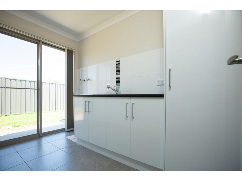 72 Wellington Drive, Thurgoona NSW 2640