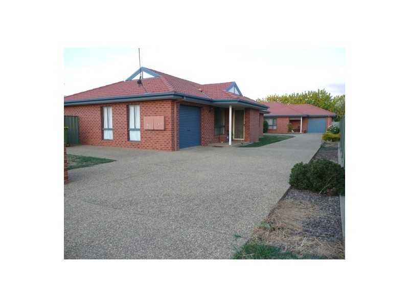 Unit 1-374 Cambourne St, Lavington NSW 2641