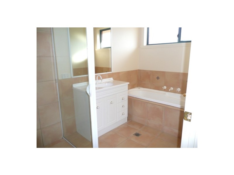 Unit 1-374 Cambourne St, Lavington NSW 2641