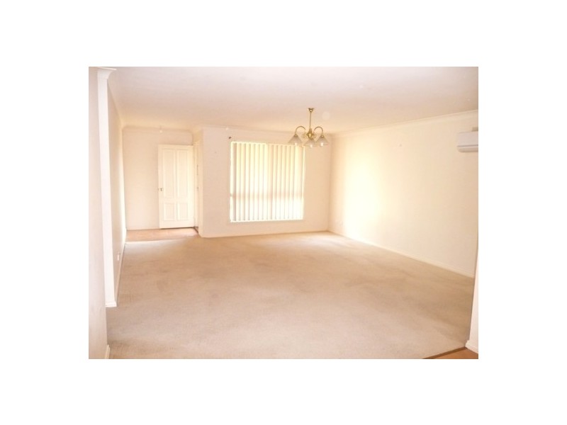 Unit 1-374 Cambourne St, Lavington NSW 2641