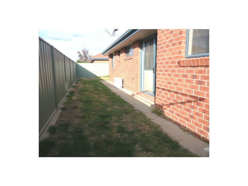 Unit 1-374 Cambourne St, Lavington NSW 2641