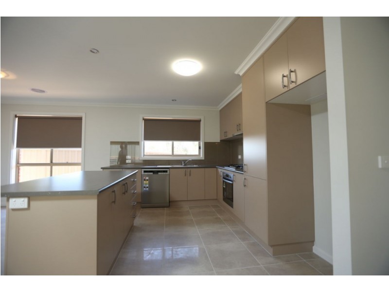 23 Bullfrog Court, Thurgoona NSW 2640