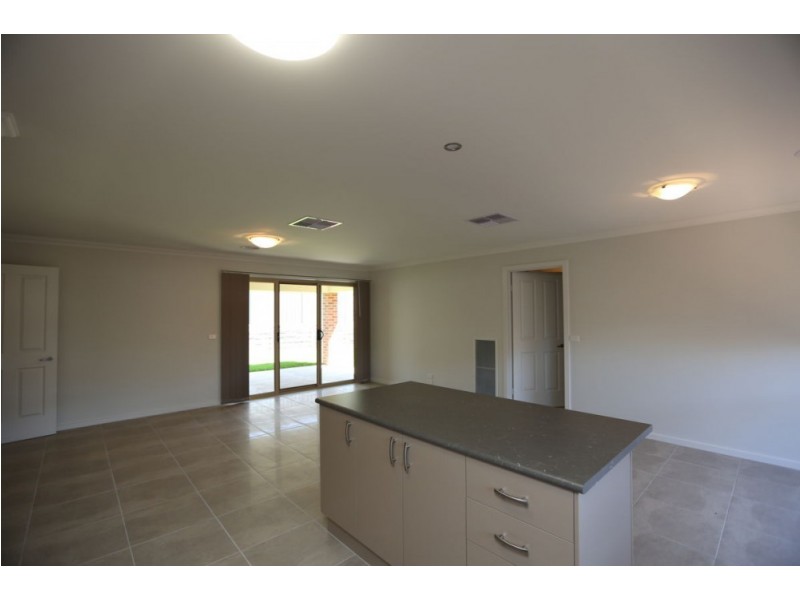 23 Bullfrog Court, Thurgoona NSW 2640