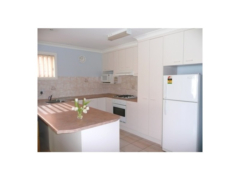 3/550 Kotthoff St, Lavington NSW 2641
