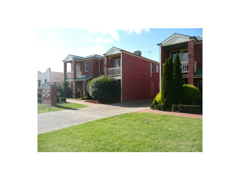 3/550 Kotthoff St, Lavington NSW 2641