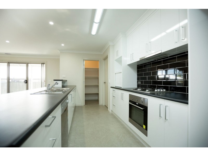 72 Wellington Drive, Thurgoona NSW 2640