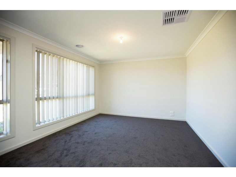 72 Wellington Drive, Thurgoona NSW 2640