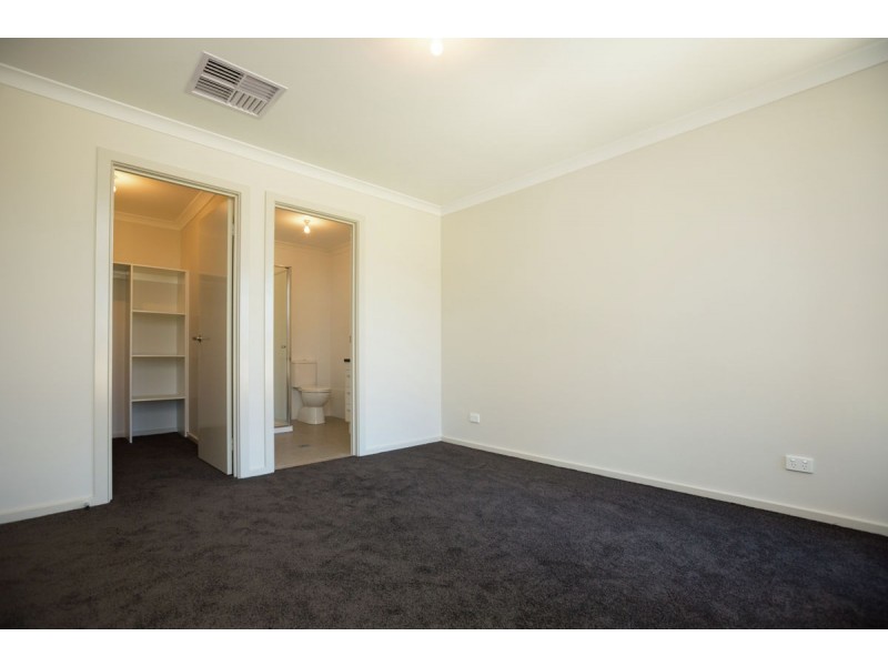 72 Wellington Drive, Thurgoona NSW 2640