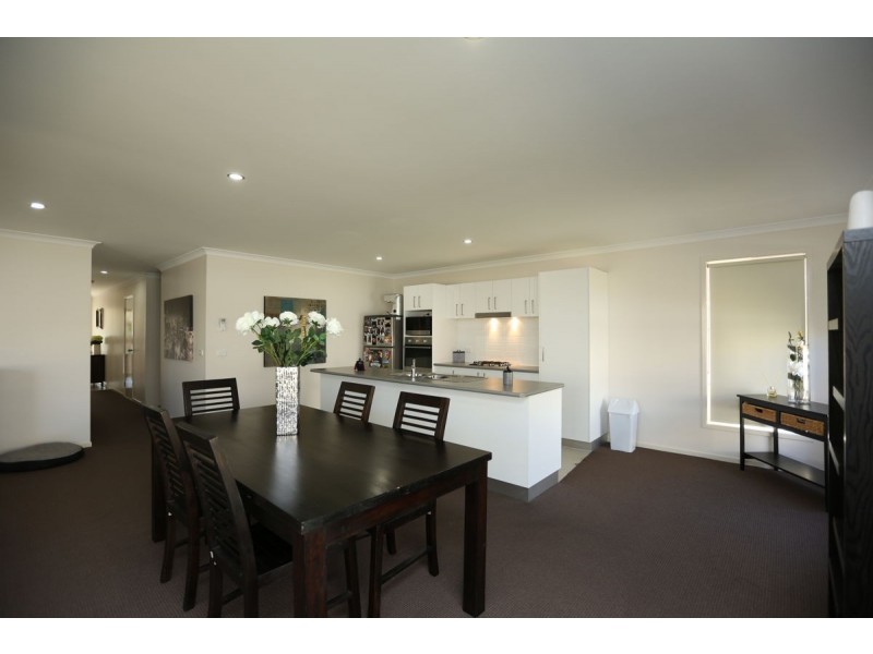 42 O’Shea Street, Lavington NSW 2641