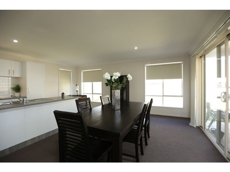 42 O’Shea Street, Lavington NSW 2641