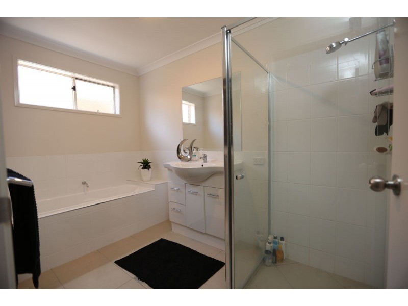 42 O’Shea Street, Lavington NSW 2641