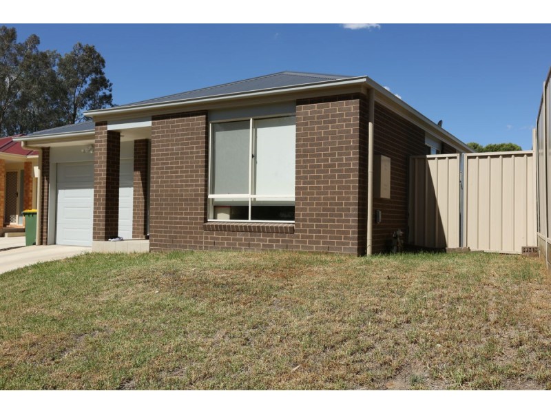 42 O’Shea Street, Lavington NSW 2641