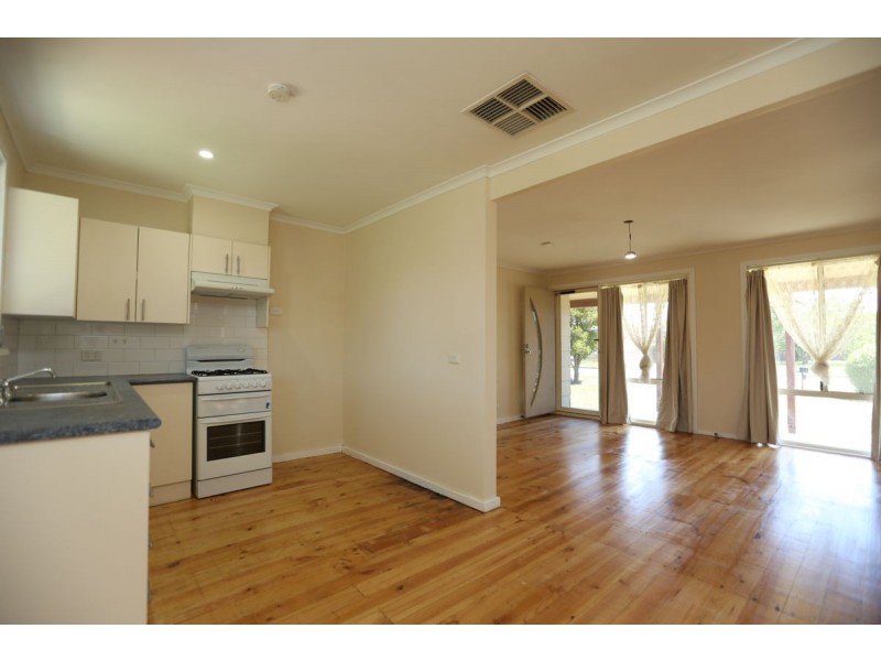 424 Dick Road, Lavington NSW 2641