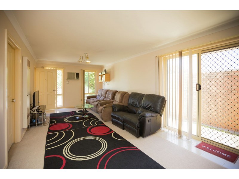 4/2 Owen Court, Lavington NSW 2641