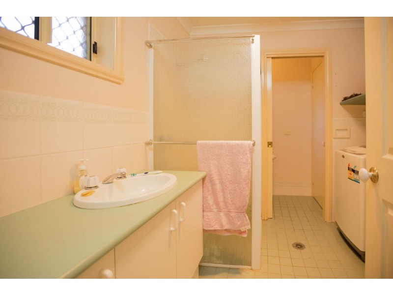 4/2 Owen Court, Lavington NSW 2641
