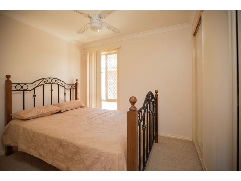 4/2 Owen Court, Lavington NSW 2641
