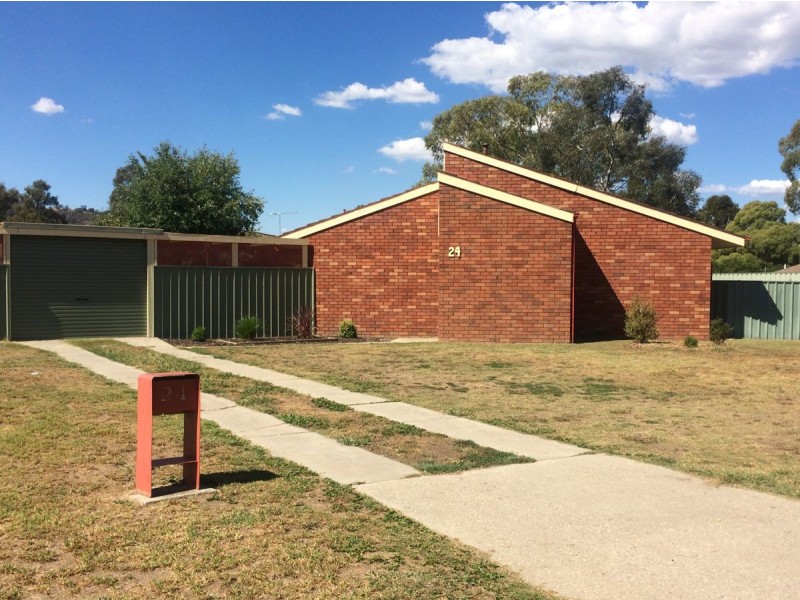 24 Garoogong Rd, Lavington NSW 2641