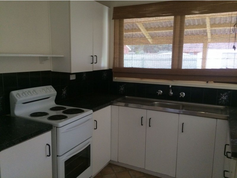 24 Garoogong Rd, Lavington NSW 2641