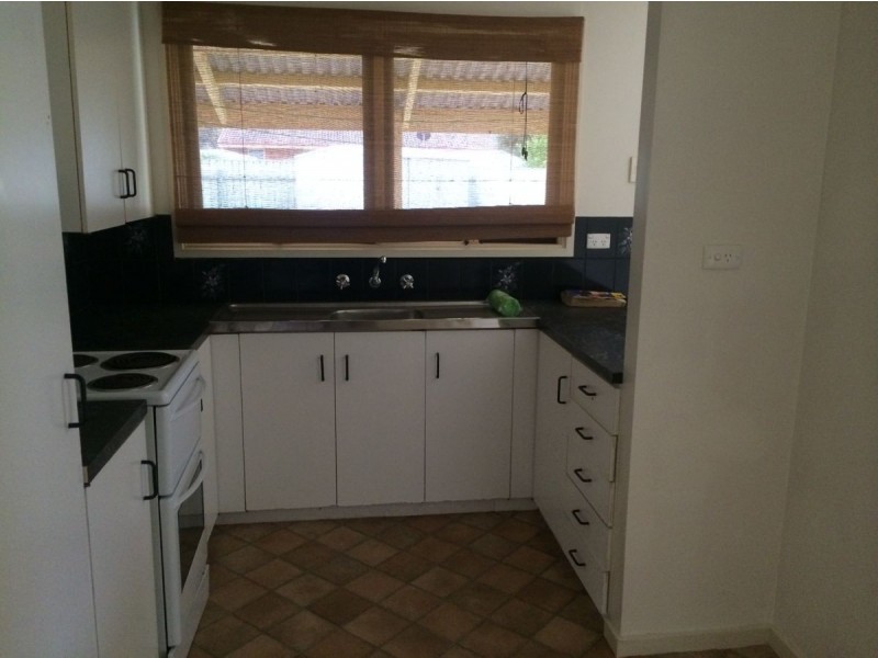 24 Garoogong Rd, Lavington NSW 2641