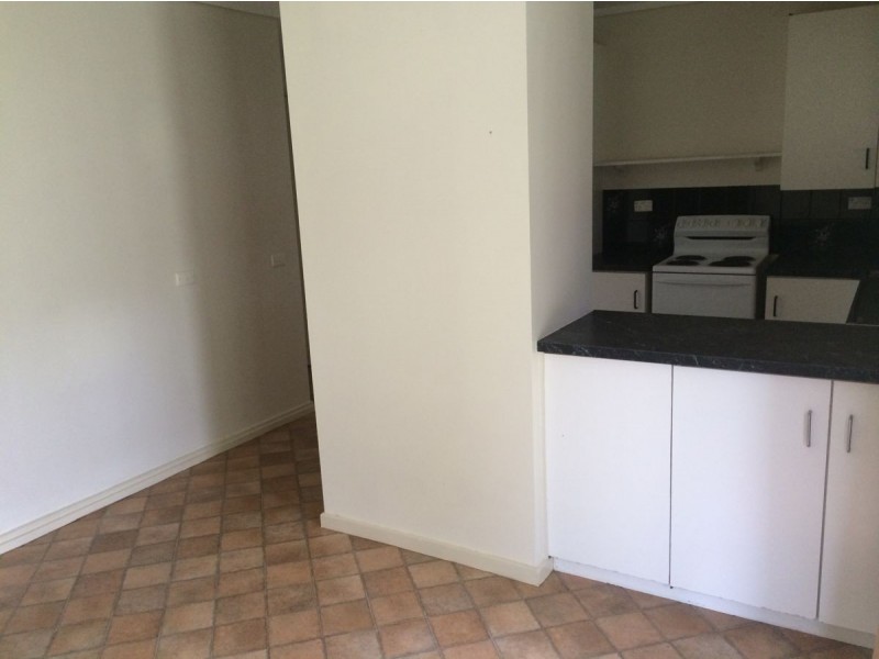 24 Garoogong Rd, Lavington NSW 2641