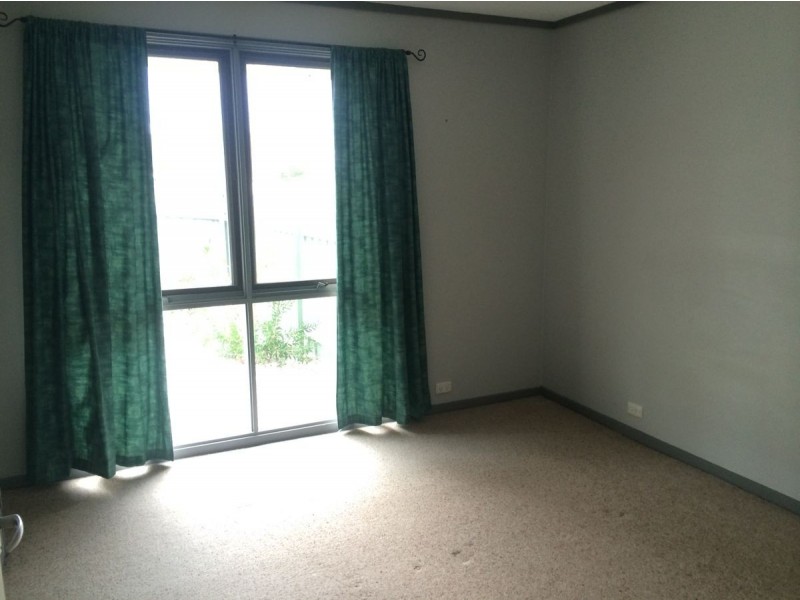 24 Garoogong Rd, Lavington NSW 2641