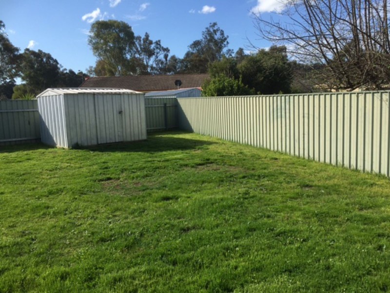 24 Garoogong Rd, Lavington NSW 2641