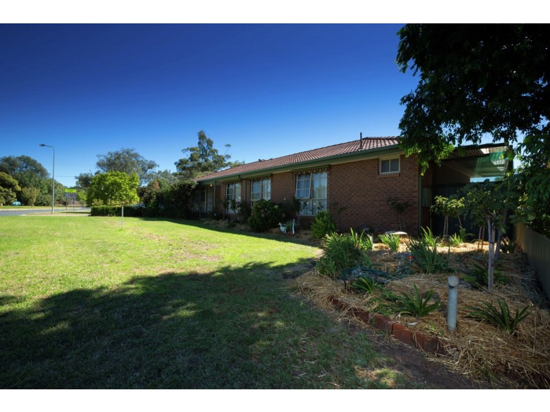 3 Gibson Drive, Burrumbuttock NSW 2642