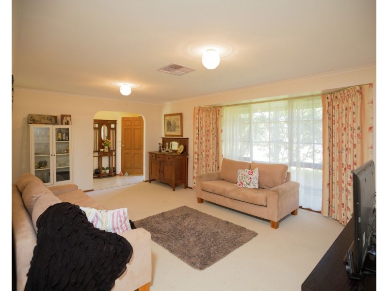 3 Gibson Drive, Burrumbuttock NSW 2642
