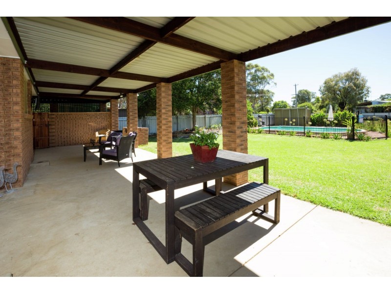 3 Gibson Drive, Burrumbuttock NSW 2642