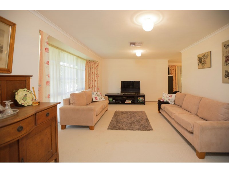 3 Gibson Drive, Burrumbuttock NSW 2642