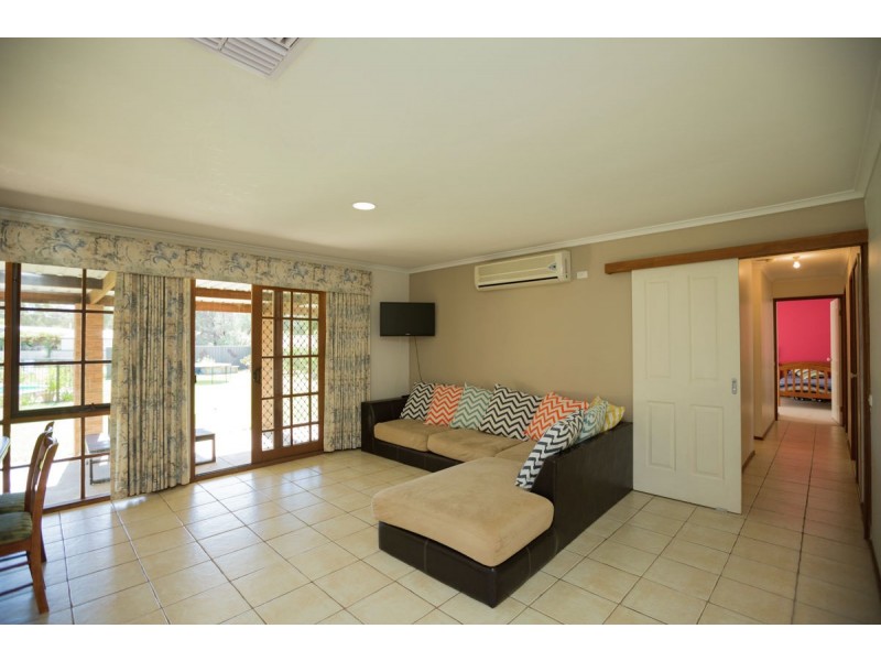 3 Gibson Drive, Burrumbuttock NSW 2642