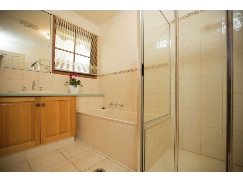 3 Gibson Drive, Burrumbuttock NSW 2642