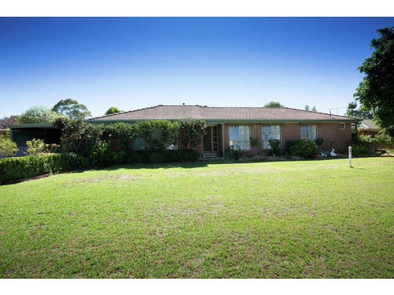 3 Gibson Drive, Burrumbuttock NSW 2642