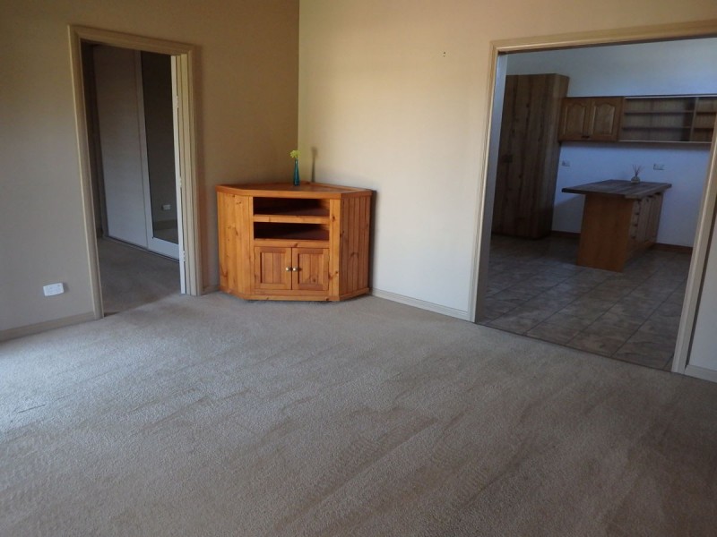 471 Griffith Road, Lavington NSW 2641