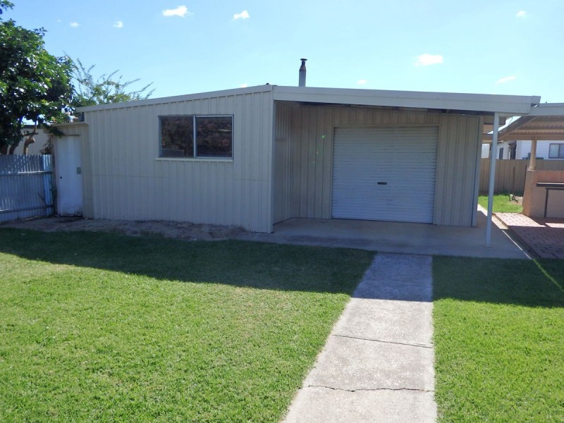 471 Griffith Road, Lavington NSW 2641