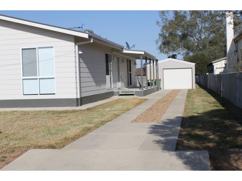 6a Second Ave, Henty NSW 2658