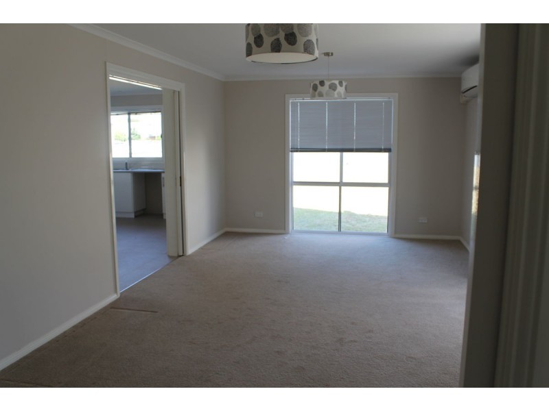 6a Second Ave, Henty NSW 2658