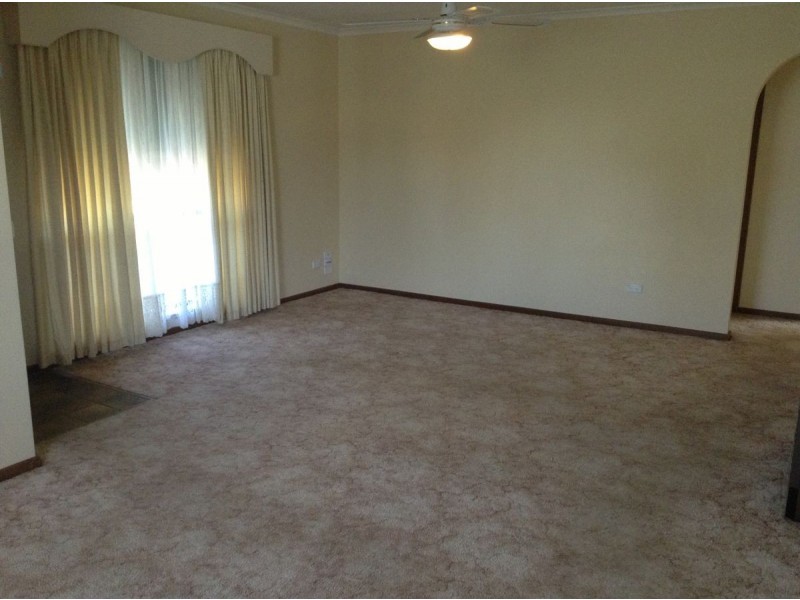 1/570 Schneider Street, Lavington NSW 2641