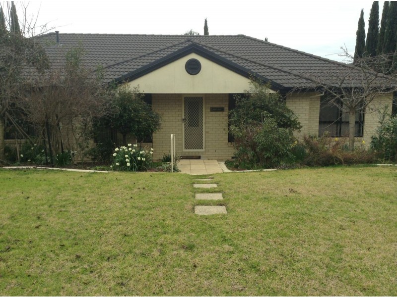 20 Orchard Way, Lavington NSW 2641