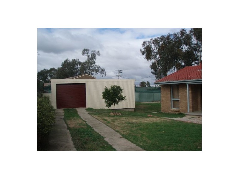 2 Algona Road, Lavington NSW 2641